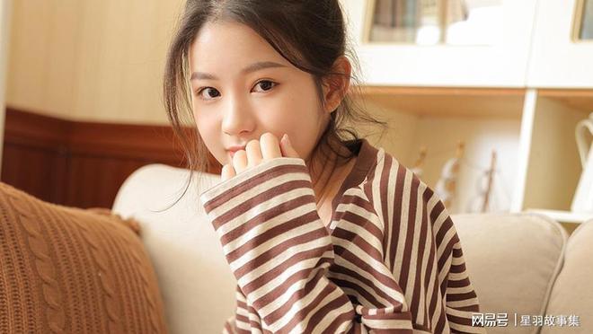 彩神晚上我正直播老公洗完澡从镜头前经过粉丝突然惊呼：老公！