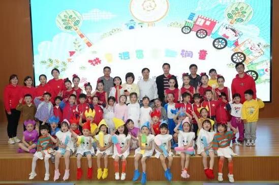 舒城干汊河镇中心幼儿园开展“讲童话 觅童趣 润童心”故彩神事会活动(图2)