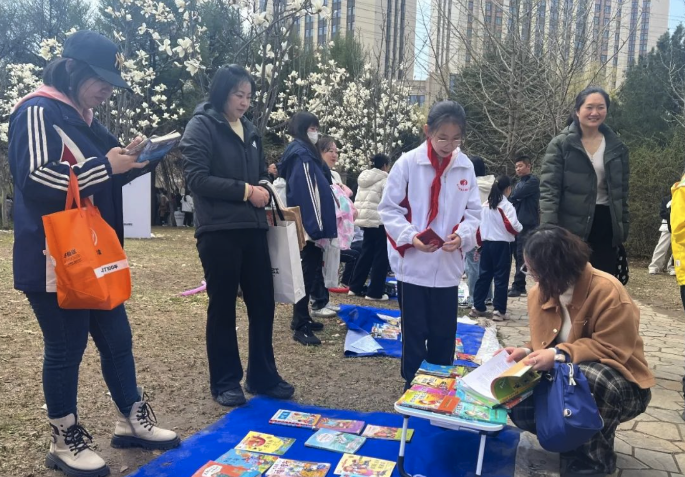 辽宁葫芦岛：书香绕滨城 阅享好春光(图2)