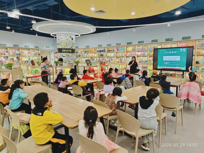 走进童诗童谣的奇妙世界：张菱儿老师与小读者共赴诗意之旅